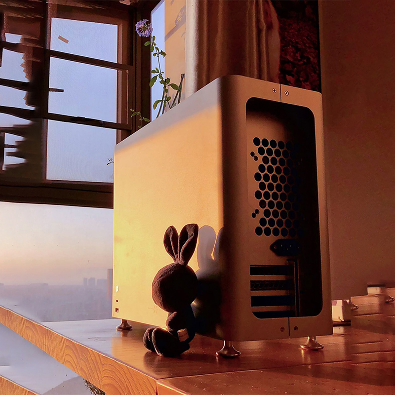C6 ATX Case Anode All Aluminum - Gaming Console Tower recension och pris